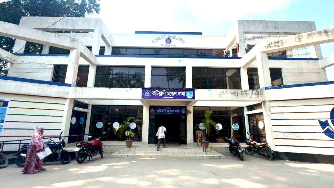 কটিয়াদীতে দ্রুতগামী অজ্ঞাত যানবাহনের ধাক্কায় পথচারী বৃদ্ধ নিহত