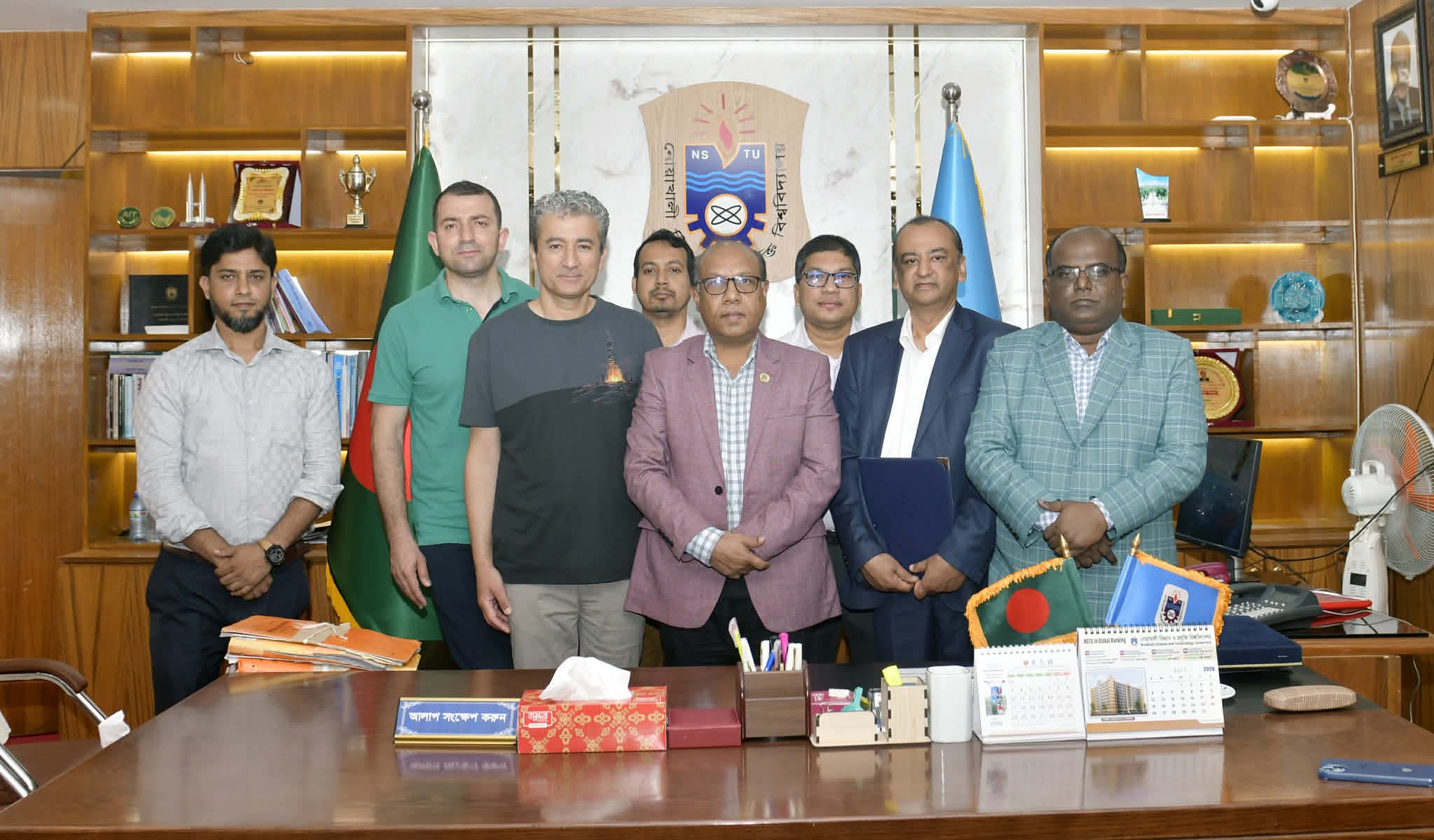 তুরস্কের তিন শিক্ষককে নোবিপ্রবি উপাচার্যের সনদ ও স্মারক প্রদান