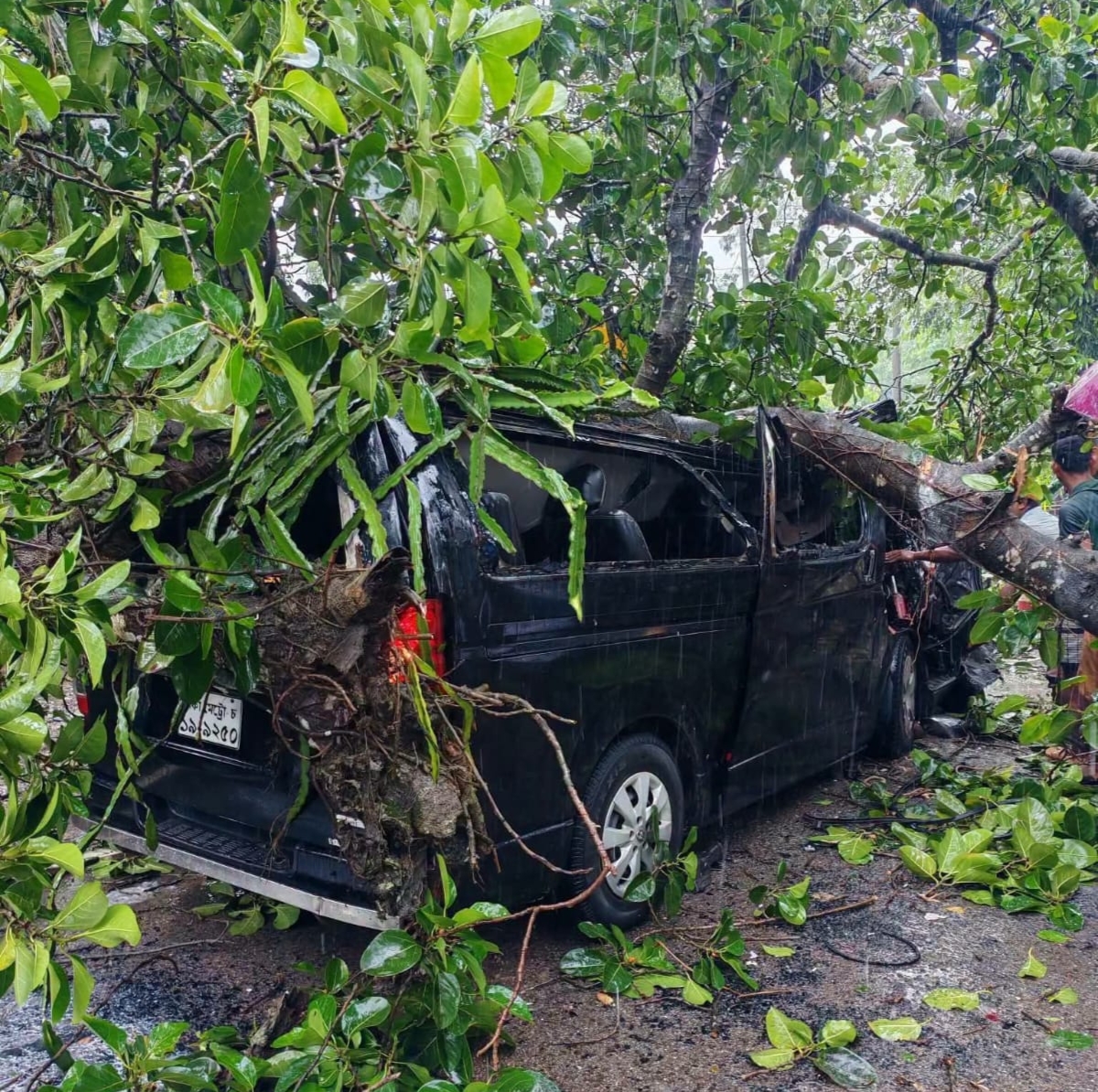 কক্সবাজারে বন্যা ও পাহাড় ধসে মৃতের সংখ্যা বেড়ে ২৫, আহত অর্ধশত; রেল ও নৌ যোগাযোগ বিচ্ছিন্ন