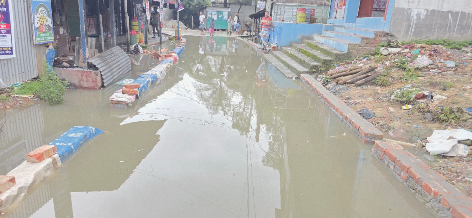কালিয়াকৈর পৌরসভার নিয়মিত ড্রেন পরিষ্কার না করায় সামান্য ভারী বৃষ্টিতেই জলাবদ্ধতা