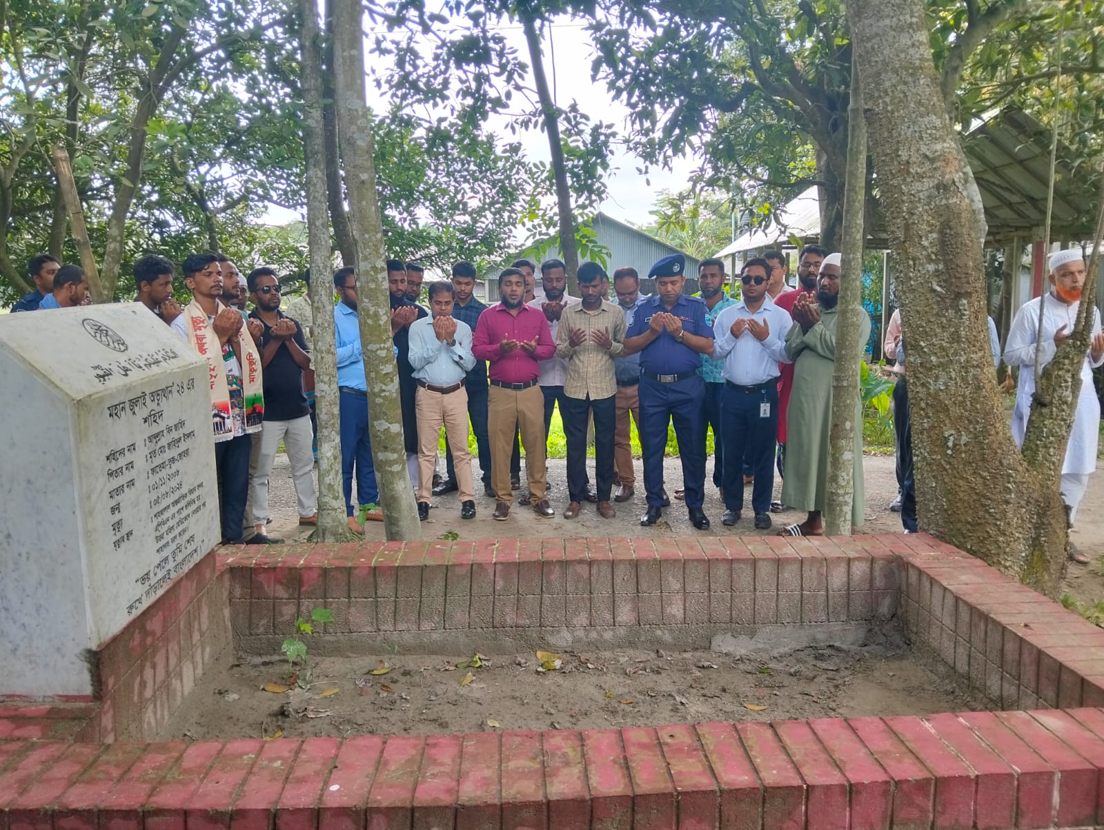 হোসেনপুরে জুলাই শহীদ আব্দুল্লাহ বিন জাহিদের কবর জিয়ারত ও দোয়া