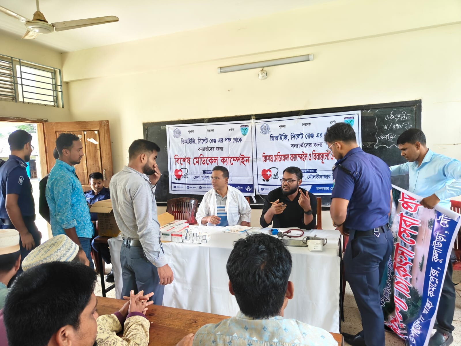 কুলাউড়ায় বন্যার্তদের জন্য বিশেষ মেডিকেল ক্যাম্প, বিনামূল্যে ওষুধ বিতরণ অব্যাহত