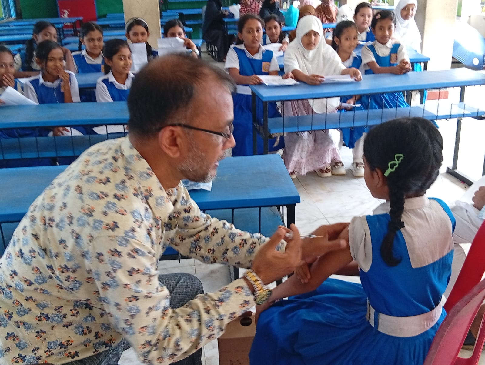 উখিয়া মডেল সরকারি প্রাথমিক বিদ্যালয়ের শিক্ষার্থীদের মাঝে (এইচ,পি,ভি) ঠিকা প্রদান সম্পূর্ণ