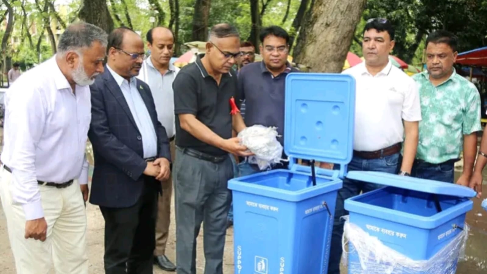ক্যাম্পাসের পরিষ্কার-পরিচ্ছন্নতা রক্ষায় ইবি প্রশাসনের উদ্যোগে ২২টি বিন স্থাপন