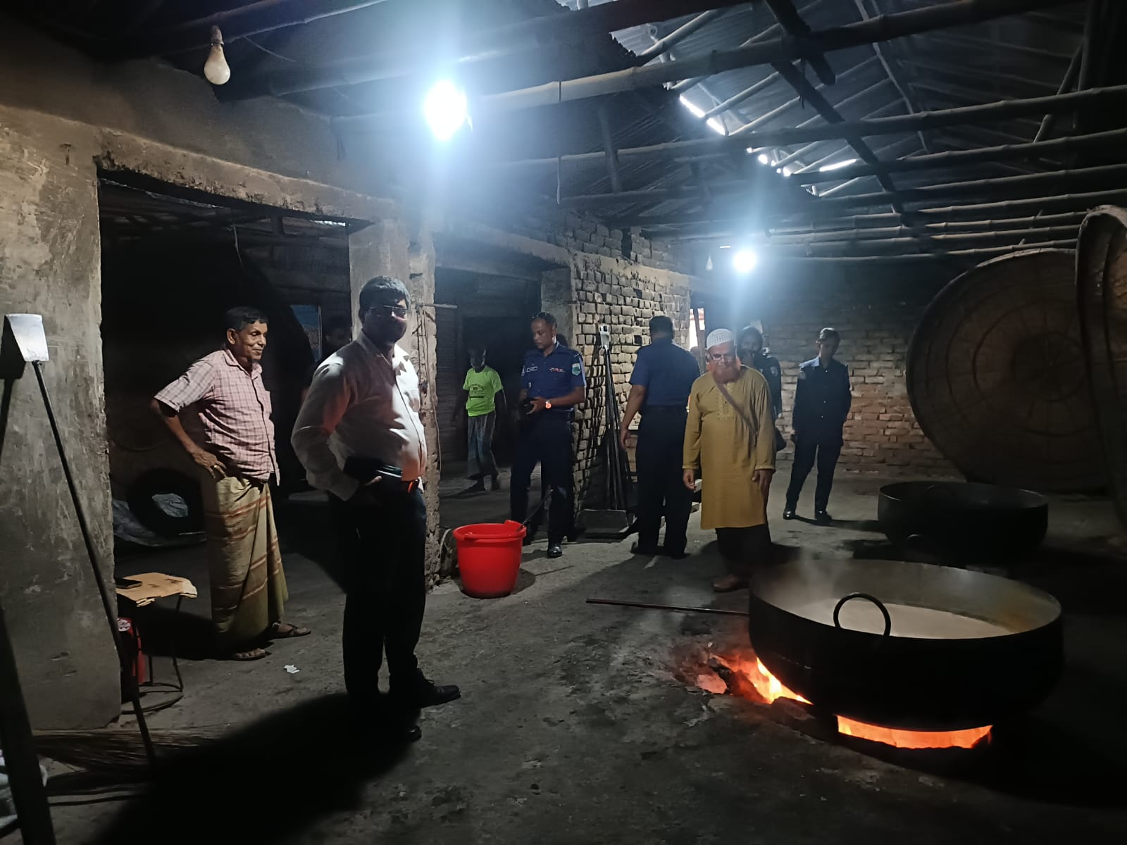 কালাইয়ে স্বাস্থ্যবিধি না মেনে দই উৎপাদন, মালিকের অর্থদণ্ড ৫ হাজার