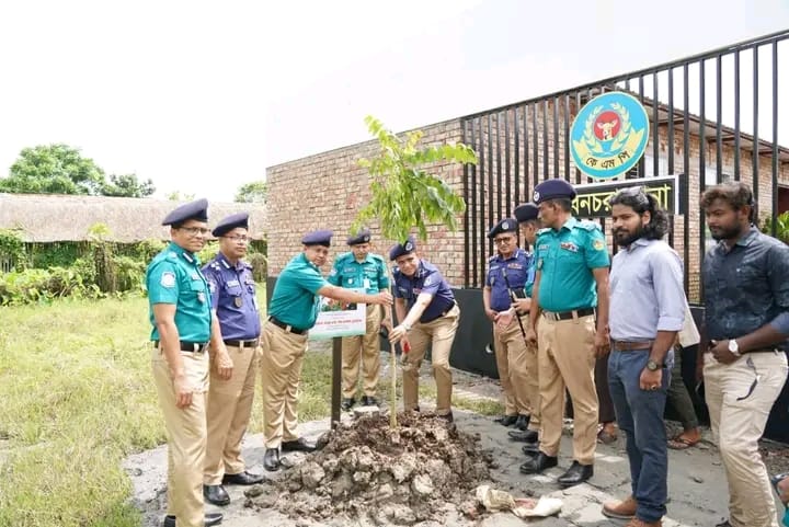 নতুন ঠিকানায় লবণচরা থানা উদ্বোধন, জনসেবায় যুক্ত হলো কেএমপির নিজস্ব ভবন