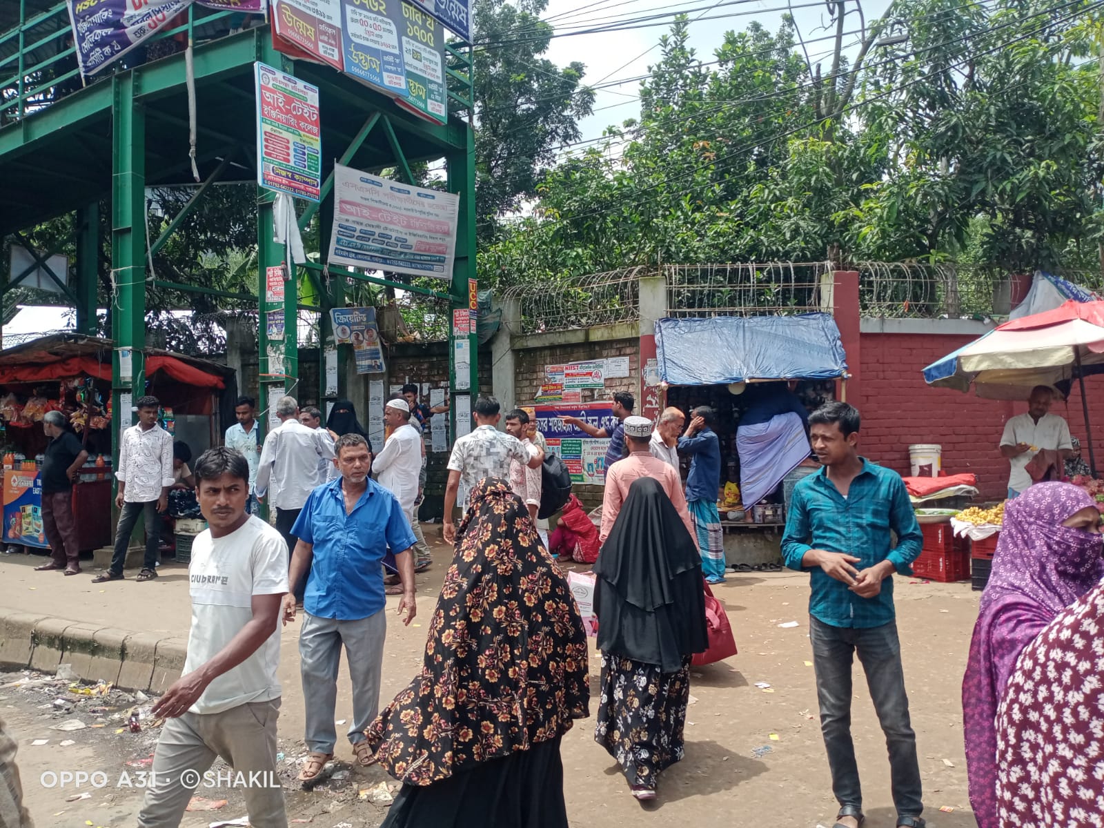কালিয়াকৈরে চন্দ্রা-টিকেটের নামে প্রকাশ্য ডাকাতি,দালালের রাজত্ব- ক্ষুব্ধ যাত্রীরা