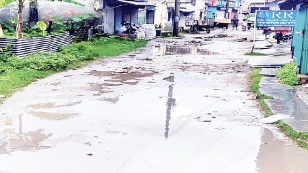 কপিলমুনিতে বেহাল সড়ক, দুর্ভোগে শিক্ষার্থী ও পথচারী