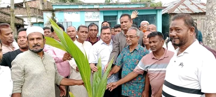 দৌলতপুরে কৃষক দলের উদ্যোগে নারিকেল চারা বিতরণ, রোপণ ও কর্মীসভা