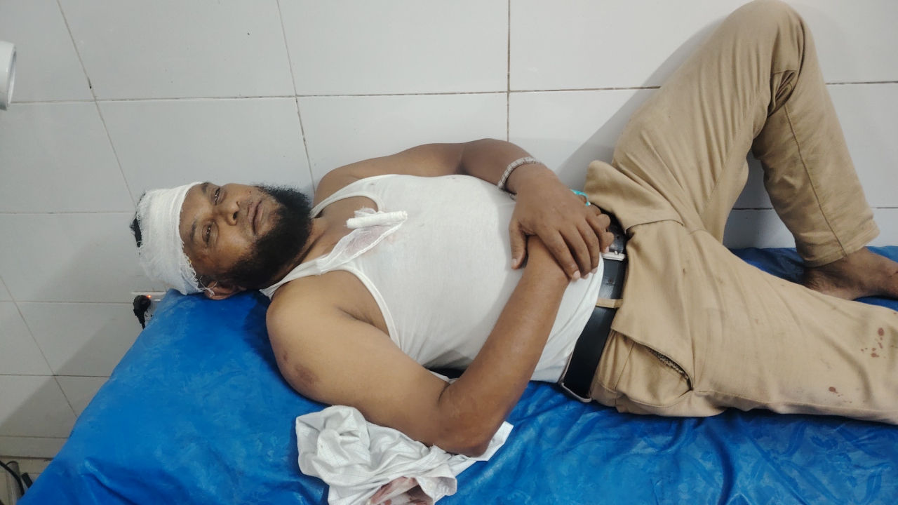 মাদক ব্যাবসায়ীরা পি/টিয়ে আহ/ত করেছে পুলিশ কর্মকর্তাকে
