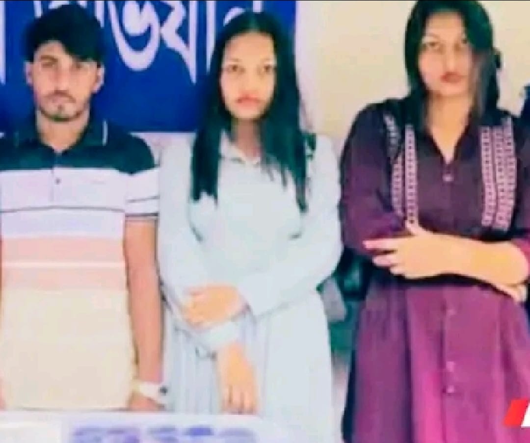 কথিত মডেলিংয়ের আড়ালে মা/দক ব্যবসা, চট্টগ্রামে ১৬ হাজার ইয়াবাসহ আট/ক ৪