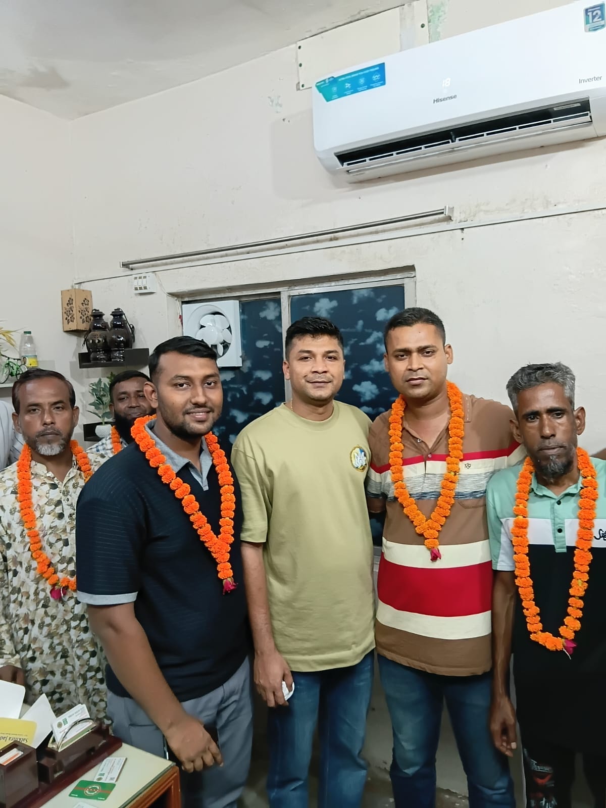 খুলনা মহানগর হকার্স ইউনিয়নকে শুভেচ্ছা জানালেন স্বেচ্ছাসেবক দলের সদস্য সচিব