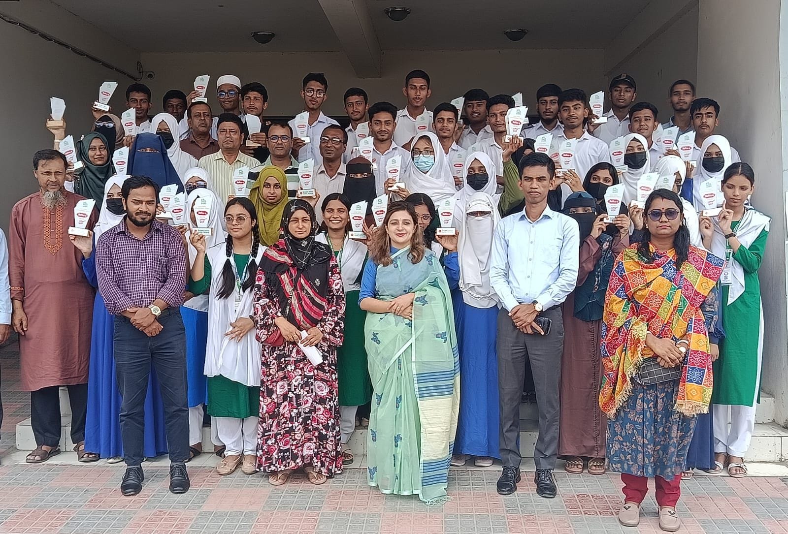 তাড়াইলে জিপিএ-৫ পাওয়া ৪০ শিক্ষার্থীদের উপজেলা প্রশাসনের সংবর্ধনা ও ক্রেস্ট বিতরণ