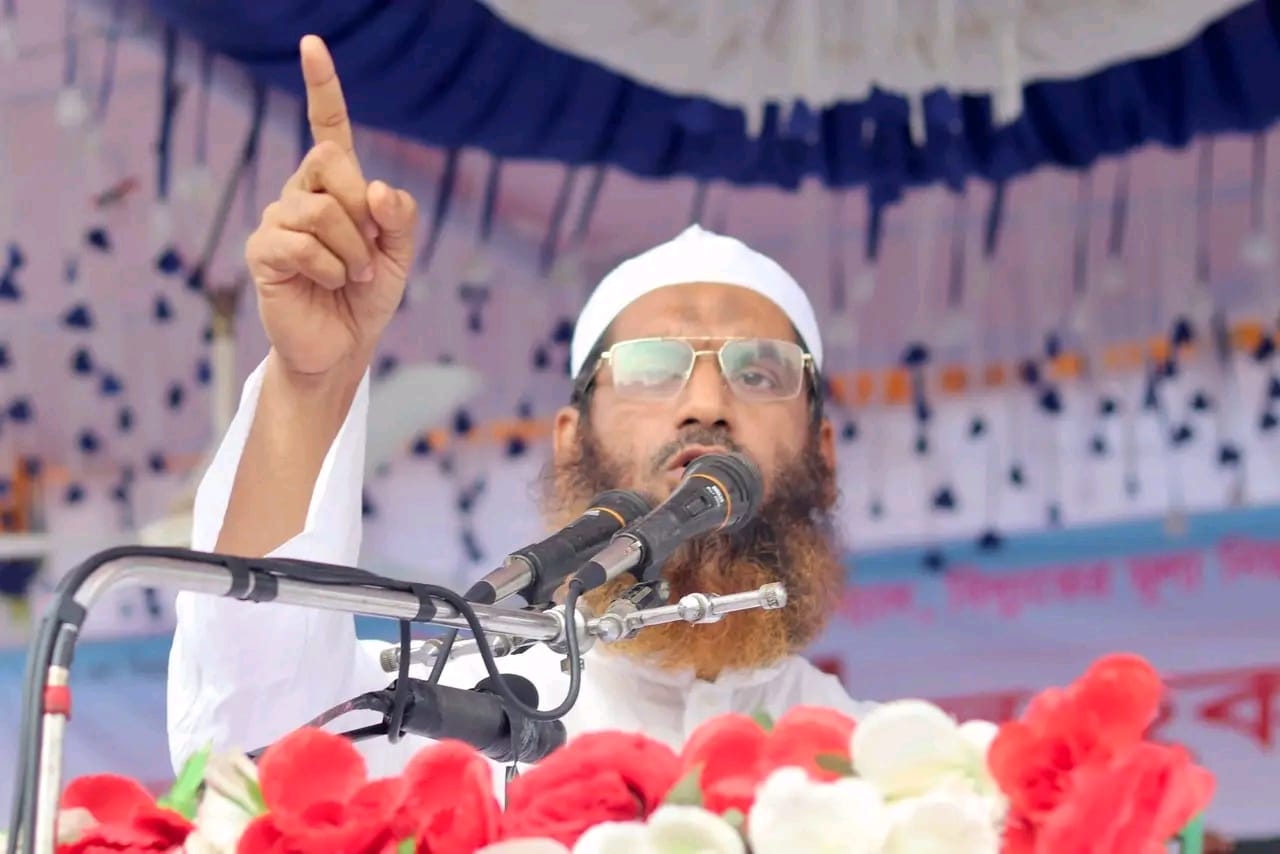 ‘রাষ্ট্রের সব ক্ষমতা প্রধানমন্ত্রীর হাতে কেন্দ্রীভূত থাকা ঝুঁকিপূর্ণ’—আল্লামা মামুনুল হক
