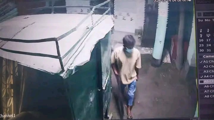 দোলখোলায় পারিবারিক মন্দিরে চুরি, সিসিটিভি ফুটেজে দৃশ্যমান চোর