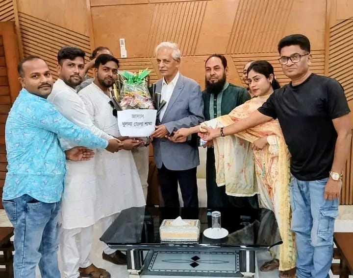 সংস্কৃতি বিষয়ক মন্ত্রীকে খুলনা জেলা জাসাসের ফুলেল শুভেচ্ছা