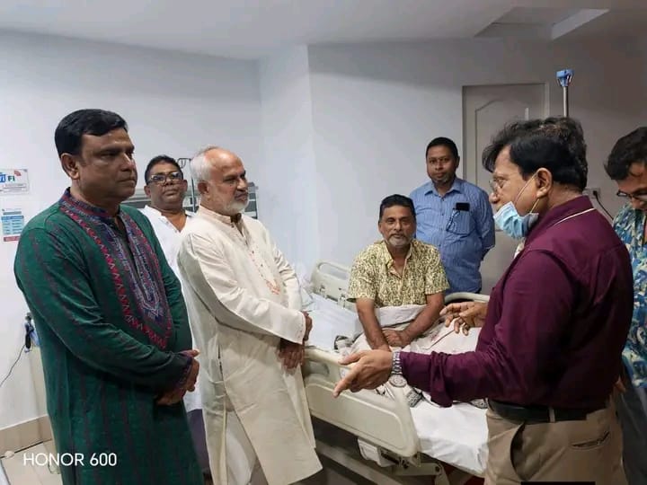 এডভোকেট মোল্লা মশিয়ুর রহমান নান্নুকে দেখতে গেলেন কেসিসি প্রশাসক মঞ্জু