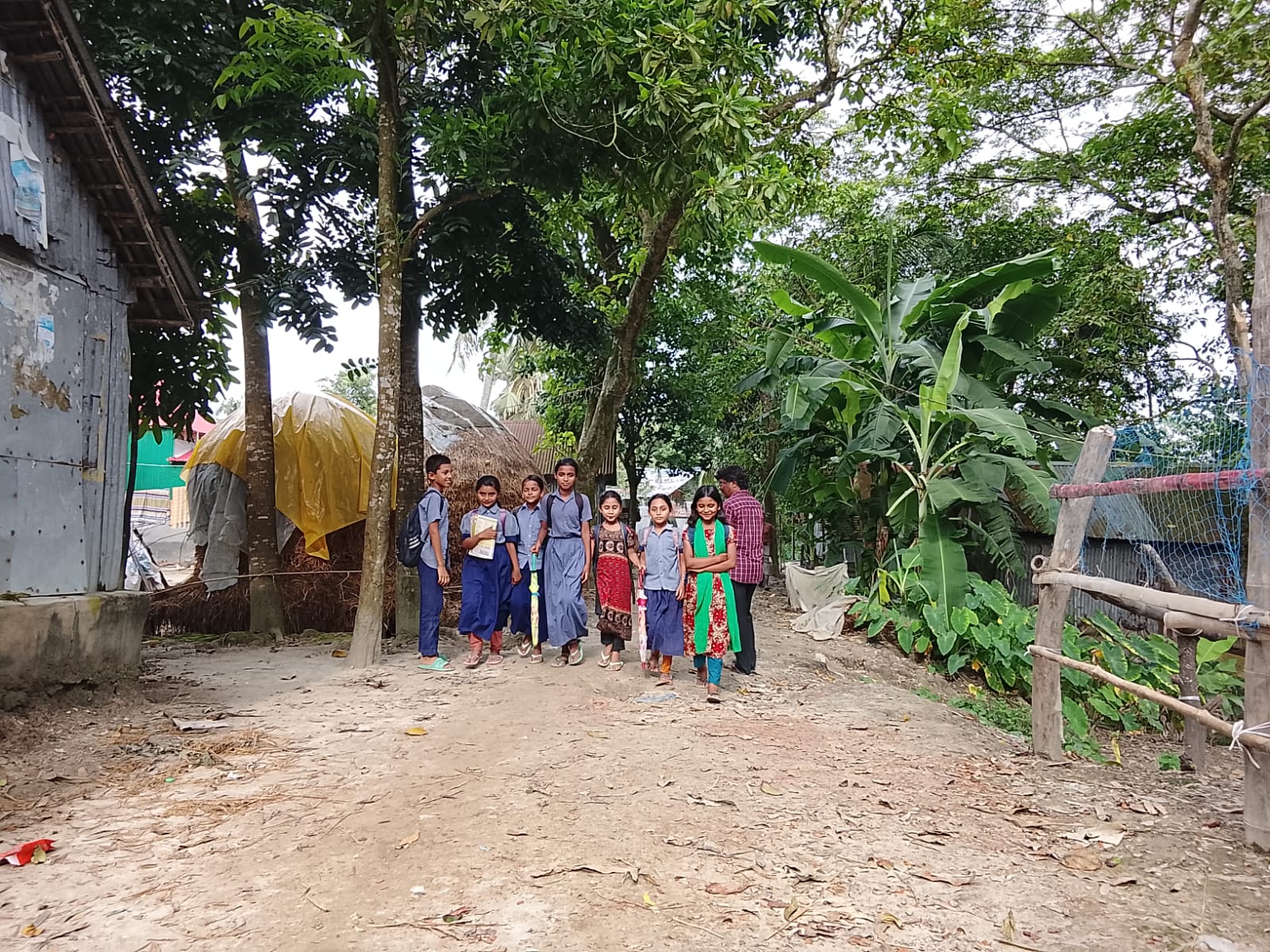 তাড়াইলের দুই গ্রামে প্রাথমিক বিদ্যালয় না থাকায় ভোগান্তিতে কোমলমতি শিশুরা