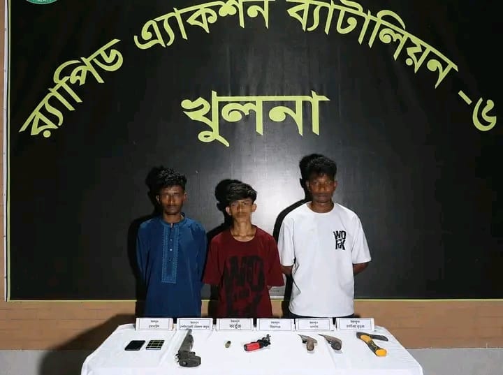 লবণচরার জোড়া খুন: শীর্ষ সন্ত্রাসী সাইফিসহ ৩ জন গ্রেপ্তার, অস্ত্র উদ্ধার