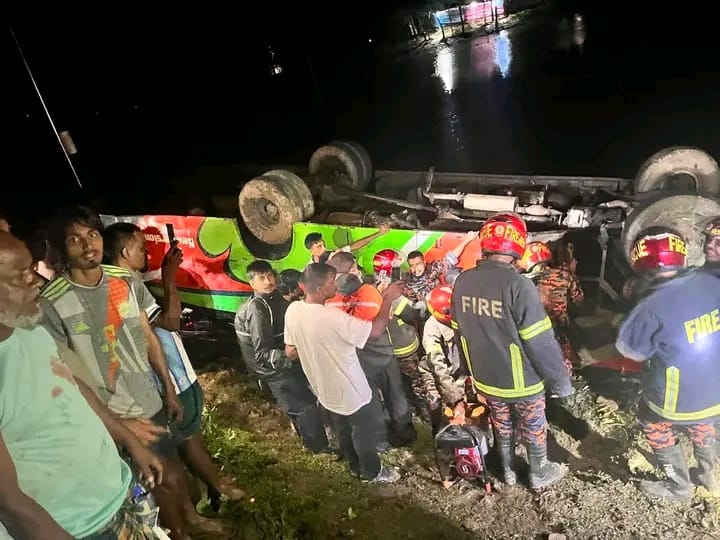 জানীগাঁওয়ে যাত্রীবাহী বাস উল্টে নি/হ/ত ১ আ/হত ১৫