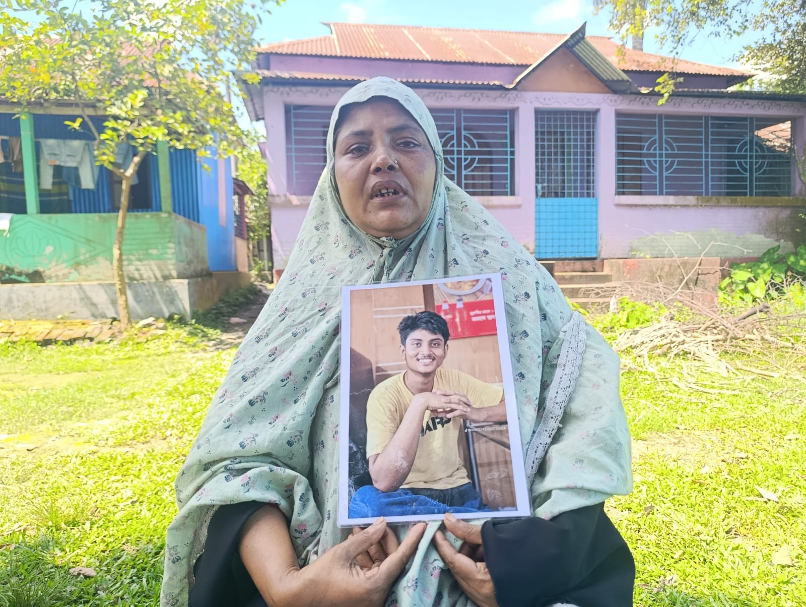 তাড়াইলে যুবকের আ/ত্ম/হ/ত্যা, চিরকুটে প্রেমিকা ও পরিবারের বিরুদ্ধে অভিযোগ
